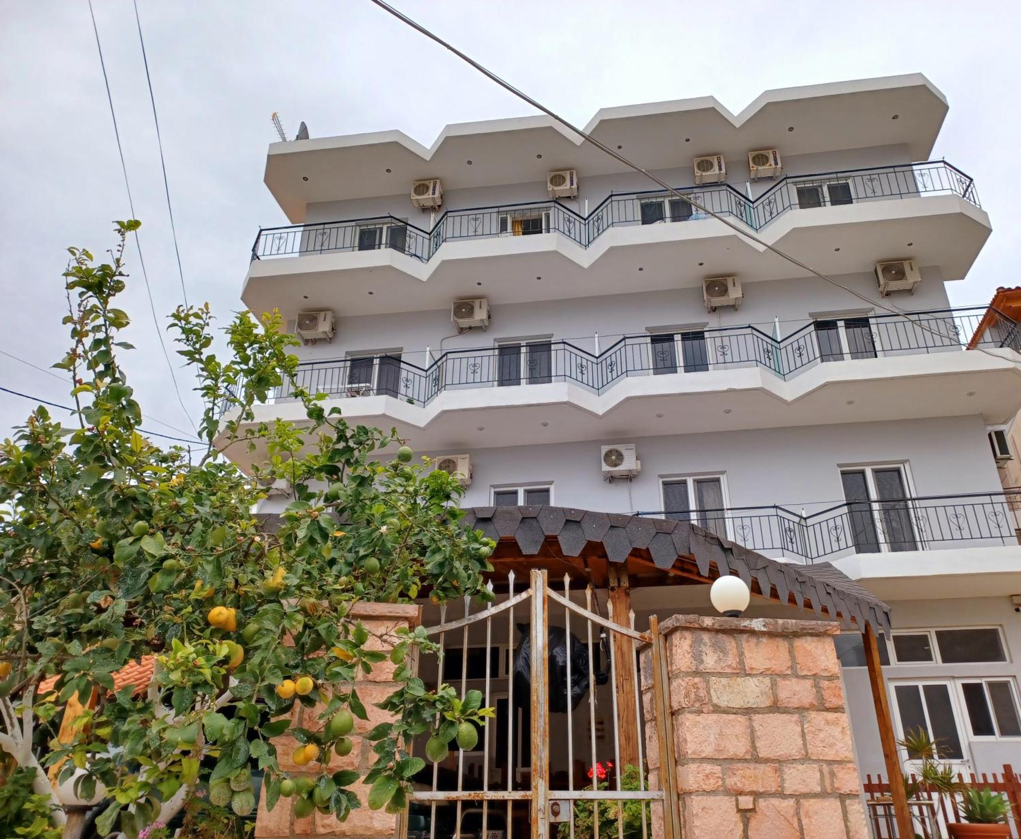 Arileo Hotel Himarë Eksteriør billede